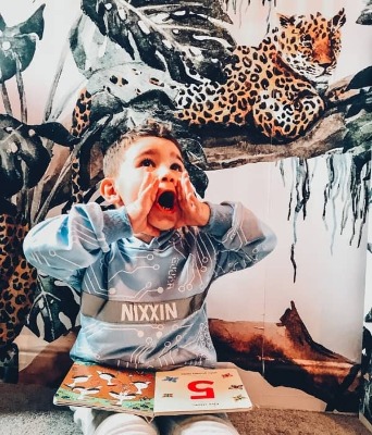 Fotobehang Luipaarden rusten op een boom