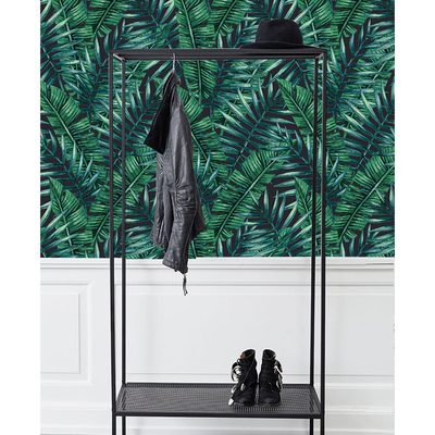 Fotobehang Rustend onder de donkere palmbomen