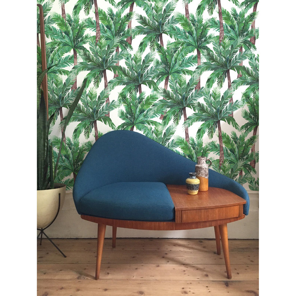 Fotobehang Rust uit onder de groene palmbomen