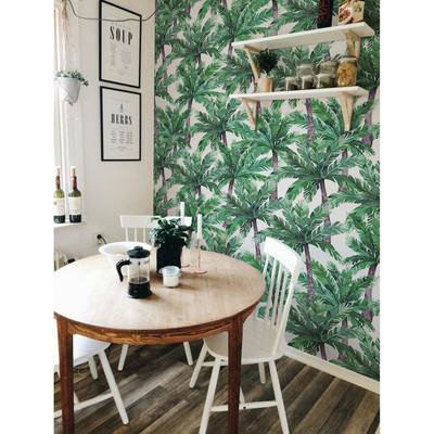 Fotobehang Rust uit onder de groene palmbomen