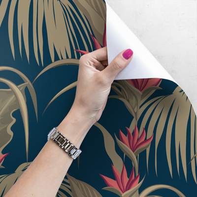 Fotobehang Rust tussen de rode bloemen