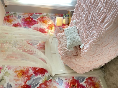 Fotobehang Romantische pioenrozentuin