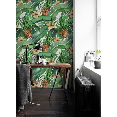 Fotobehang Ananassen verstopt in bladeren