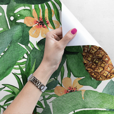 Fotobehang Ananassen verstopt in bladeren