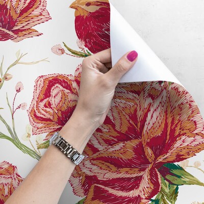 Fotobehang Romantische tuin met rode bloemen