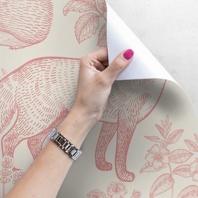 Fotobehang In het hart van het bos tussen dieren en bloemen