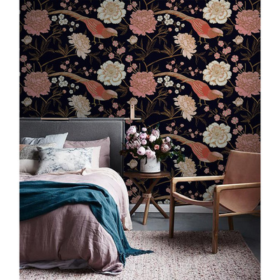 Fotobehang Hier is een vogelradio in een bloemenbos