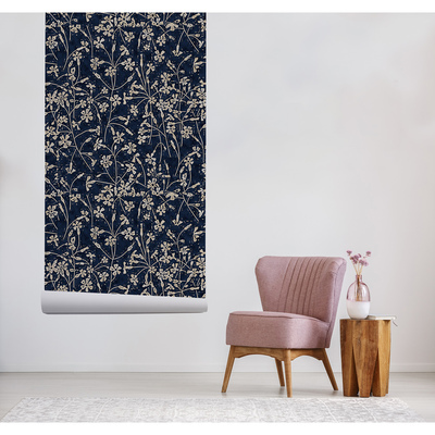 Fotobehang Kleine melkachtige bloemen op een donkere nacht