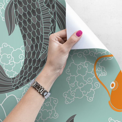 Fotobehang Koi tussen bloemen