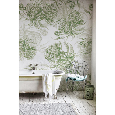 Fotobehang Rust tussen de groene pioenrozen