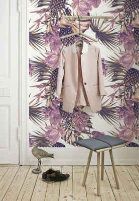 Fotobehang Ananas tussen de bloemen