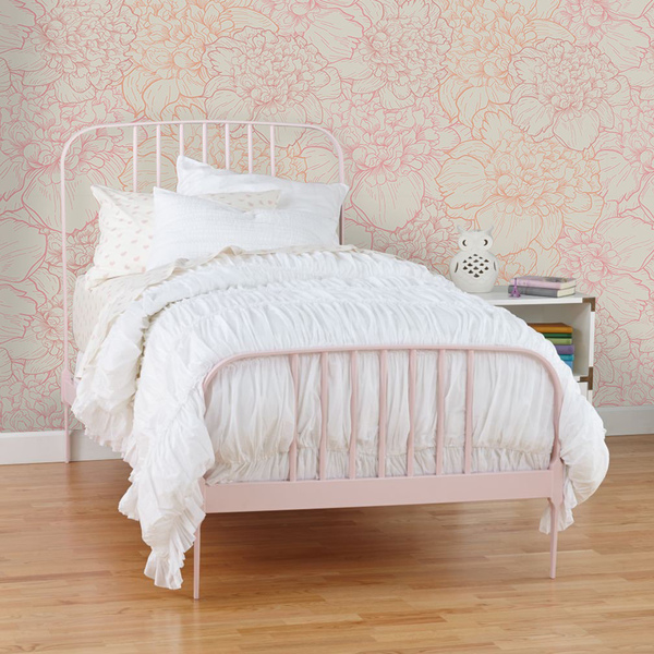 Fotobehang Rust tussen de pioenrozen