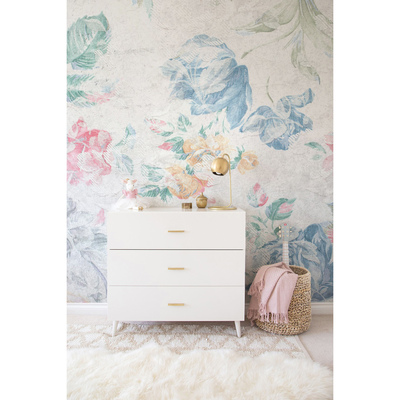 Fotobehang Ontspannen in een tuin vol bloemen