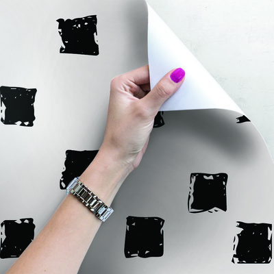 Fotobehang Witte muur zwarte vierkanten