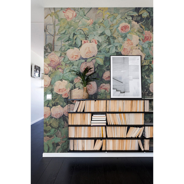 Fotobehang Een moment van rust in de rozentuin