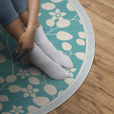 Rond pvc tapijt Een compositie van wilde bloemen en bladeren