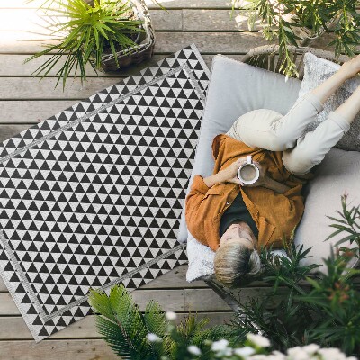 Tuinkleed Imitatiestof met zwart-witte driehoeken