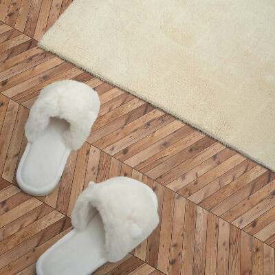 Zelfklevende vinyltegels Een motief van planken in een artistieke diagonale opstelling