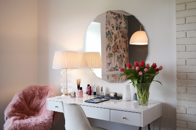 Geometrische spiegel met een originele vorm