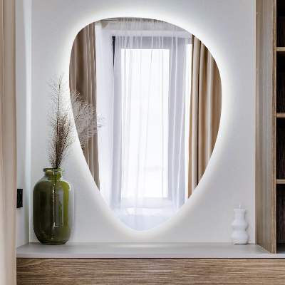 Wandspiegel in de vorm van een ei met ledverlichting