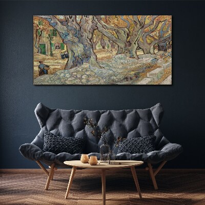 Canvas schilderij Een met bomen omzoomde straat in de lentezon