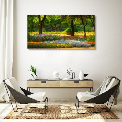 Schilderij op doek Een bloemenparadijs in een zonnige tuin