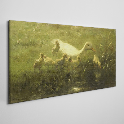 Foto op canvas Een eend met kuikens in het gras