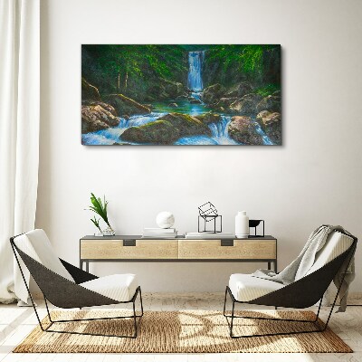 Schilderij op doek Een vredige waterval in een bosrijke omgeving