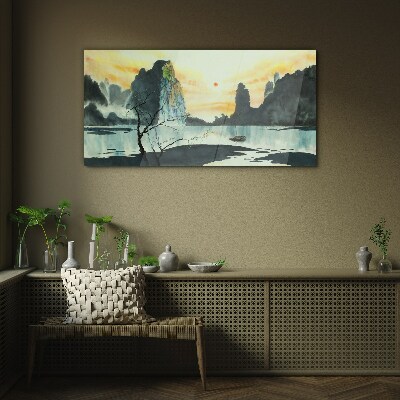 Foto op glas Een vredig landschap met een berg en een boot