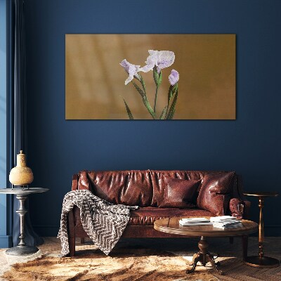 Glas foto Irisbloemen op een bruine achtergrond