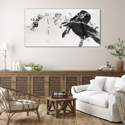 Foto op glas Een zwarte vogel tegen de achtergrond van de natuur