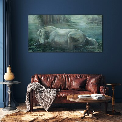 Foto op glas Een kalm paard in een boslandschap