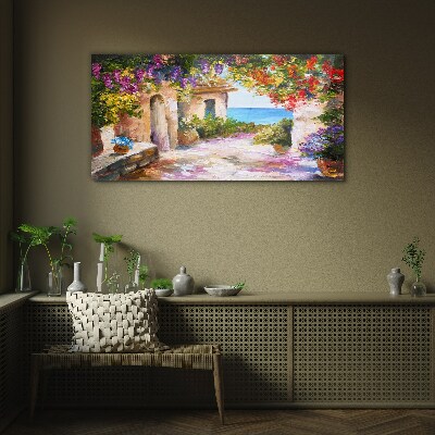 Foto op glas De bloemenlaan van een kustdorp