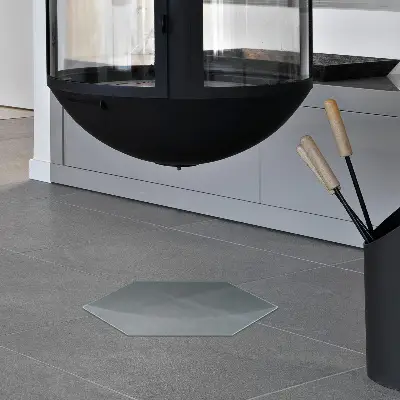 Hexagonale vloerplaat voor onder houtkachel semitransparant