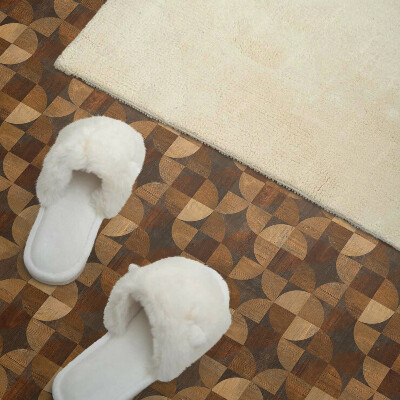 Zelfklevend wandpaneel Een patroon geïnspireerd op de geometrie van hout