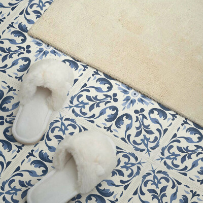 Zelfklevend wandpaneel Een bloemmotief in een tegelcompositie