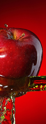 Rolgordijn voor het raam Rode appel in water