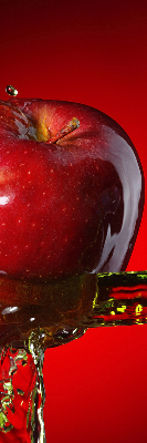 Rolgordijn voor het raam Rode appel in water