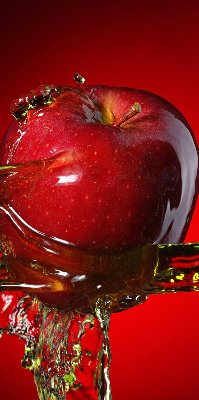 Rolgordijn voor het raam Rode appel in water