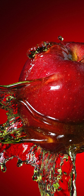 Rolgordijn voor het raam Rode appel in water