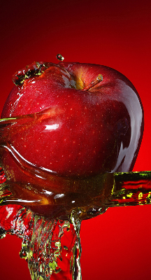 Rolgordijn voor het raam Rode appel in water