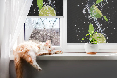 Rolgordijn voor het raam Kalk die in het water valt