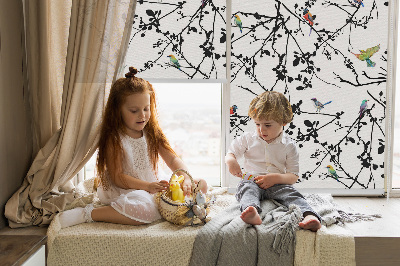 Rolgordijn voor het raam Vogels op de takken