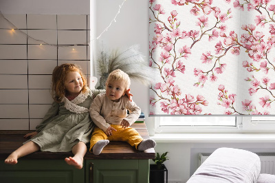 Rolgordijn verduisterend Roze bloemblaadjes van knoppen op de boom