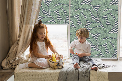 Rolgordijn verduisterend Palmbladeren op een zwart-witte achtergrond