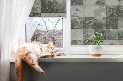 Rolgordijn voor het raam betegelde palmbomen