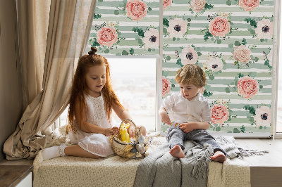 Rolgordijn verduisterend Rozen op groene horizontale strepen