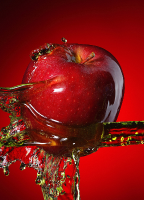 Rolgordijn verduisterend Een appel overgoten met water