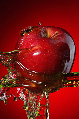 Rolgordijn verduisterend Een appel overgoten met water