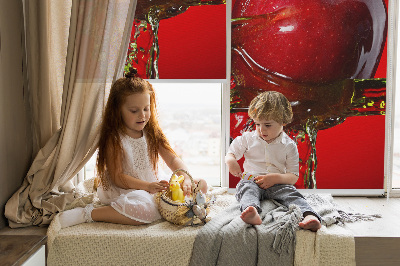 Rolgordijn verduisterend Een appel overgoten met water